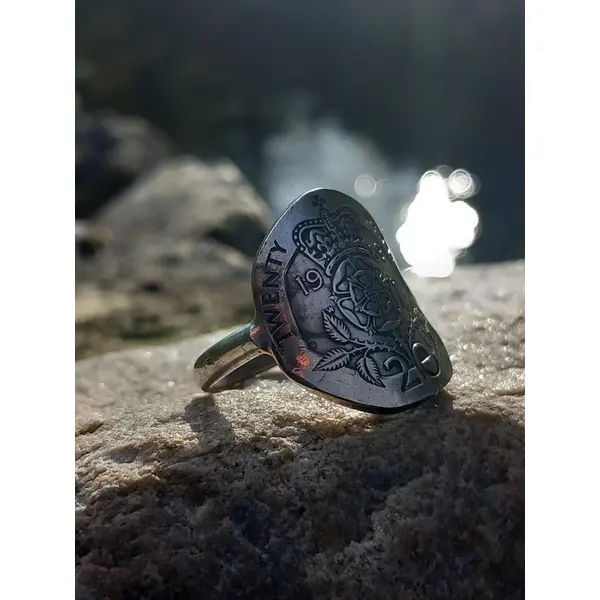 Bague twenty pence angleterre