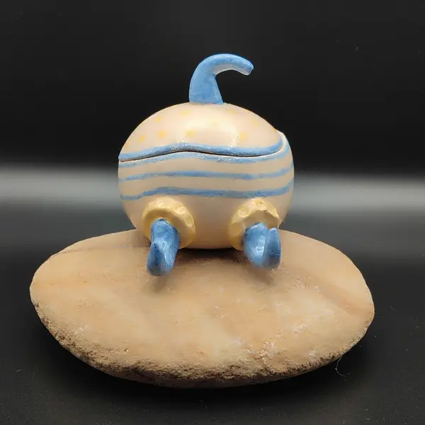 Boite boule "petit lutin" bleu.