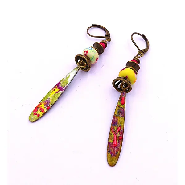 Boucles d'oreilles dissociées, argile polymère, métal bronze peint main