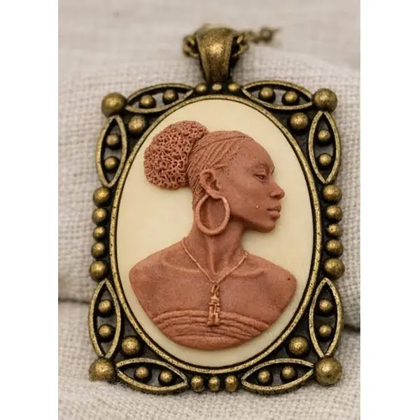 Pendentif camée afro moderne - bijou femme noire élégante - style baroque vintage