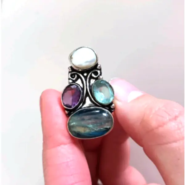 Cadeau amitié : une bague multi-pierres en argent massif 925 avec cabochons cyanite, topaze, améthyste et perle fine !!!!