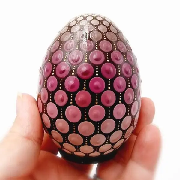 Oeuf décoratif mandala chocolat, framboise & cuivre – peint à la main