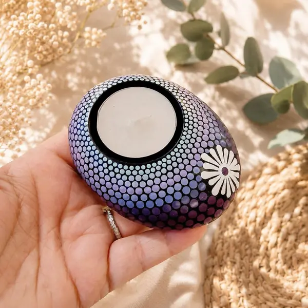 Bougeoir galet mandala bleu, violet & bordeaux – plâtre résine peint à la main