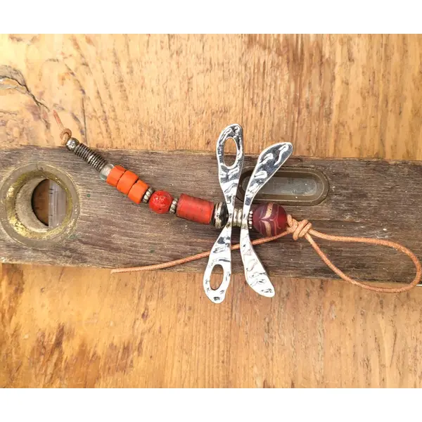 La libellule camille : pendentif, bijou de sac , petit grigri ... . à vous de choisir .... !!!