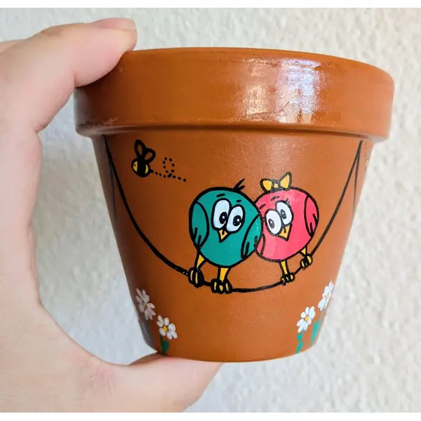Pot en terre cuite illustration fait-main famille oiseaux