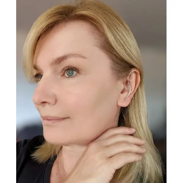 Boucles d’oreilles grimpantes elfiques en acier – paire – ear climbers martelées – bijoux fantasy oreilles percées