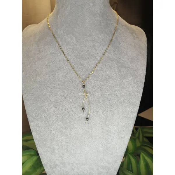 Collier mi-long et pierres hématites ou pierre de soleil
