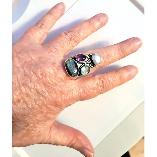 Cadeau amitié : une bague multi-pierres en argent massif 925 avec cabochons cyanite, topaze, améthyste et perle fine !!!!