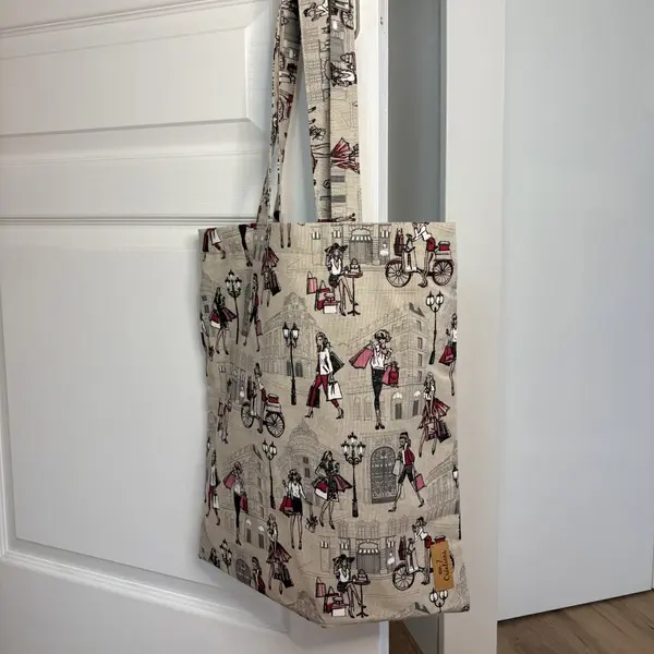 Tote bag shopping en ville