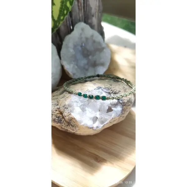Bracelets ajustables en micro-macramé et pierres naturelles