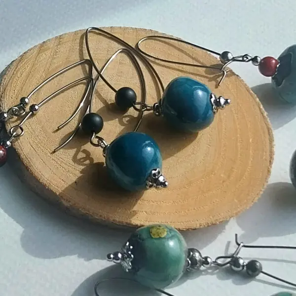 Terre originelle - boucles d'oreilles céramique raku au choix quatre modèles bleu ou vert pierres naturelles acier inoxydable