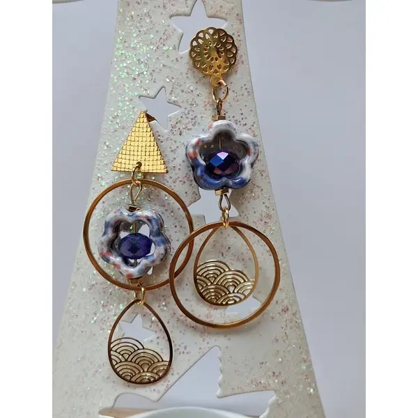 Boucles acier inoxydable dépareillées "fleur bleue"