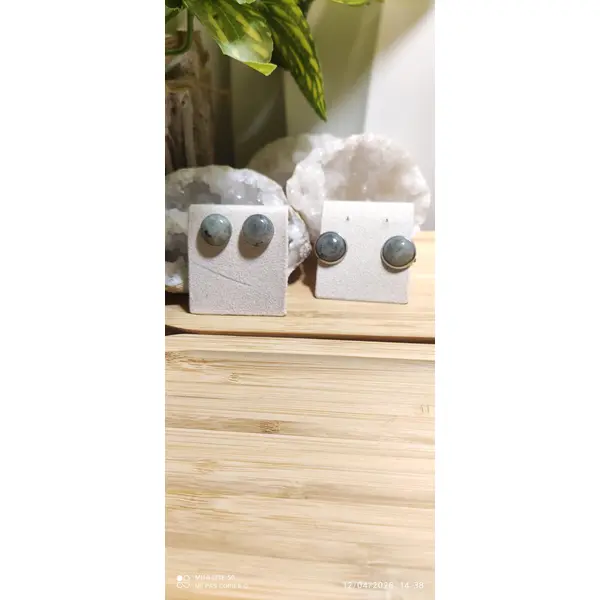 2 paires de boucles d'oreilles et ses pierres naturelles