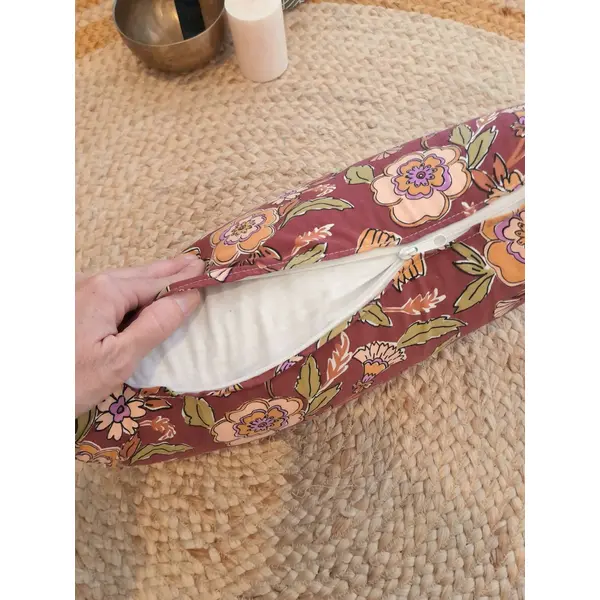 Coussin de méditation demi lune pour méditer se poser partager motif indien rouge