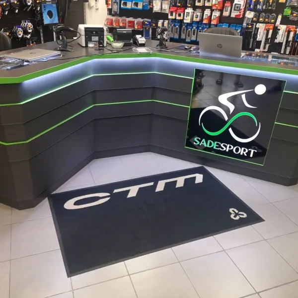 Tapis personnalisé en fibres de moquette
