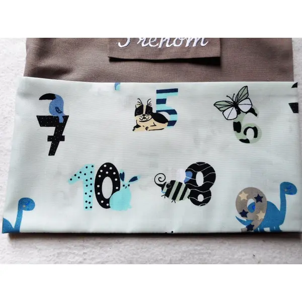 Sac à chaussons doudou personnalisé, sac ecole crèche maternelle, pochon fille garçon, prénom brodé, coton animaux et chiffres vert,