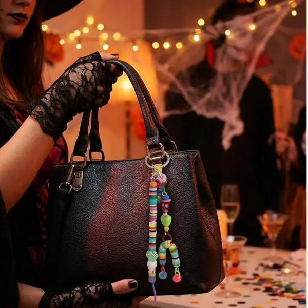 Porte cles halloween multicolore tête de morts bijou de sac décalé festif unique