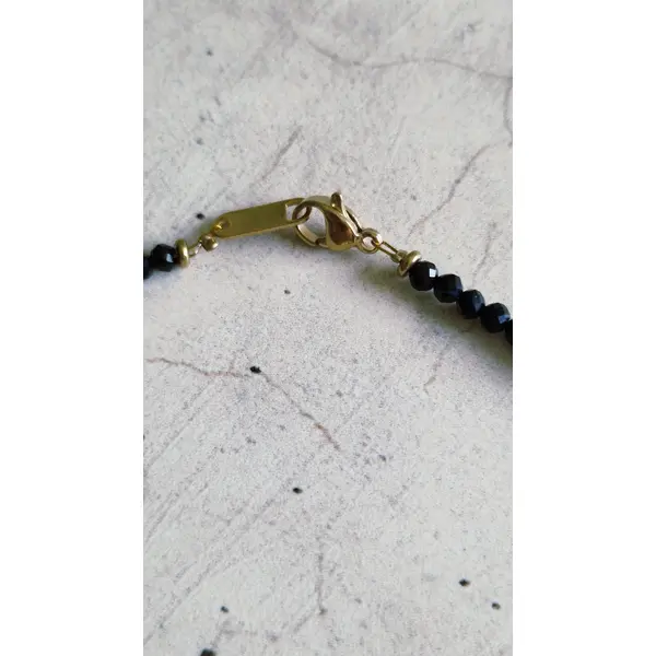 Collier en perles agates noires