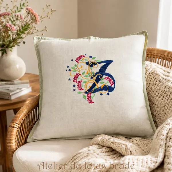 Housse de coussin brodé - monogramme floralie lettre z- coton biologique 40*40