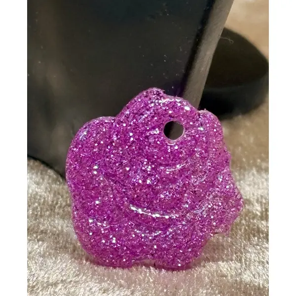 Boucles d oreilles créoles avec leur paire de charms en résine