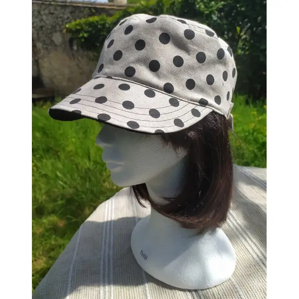 Casquette beige effet lin pois noirs