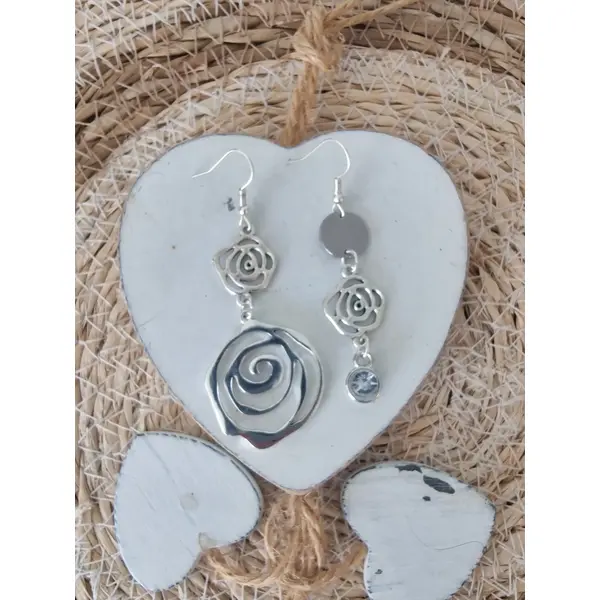 Boucles d'oreilles dépareillées, boucles asymétriques, bijoux argentés