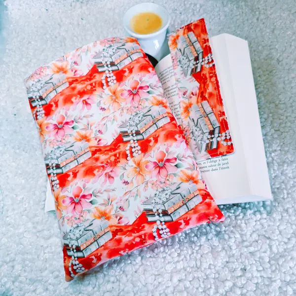 Pochette, marque page offert, réversible, protège livre, housse liseuse, format broché, cadeau lecteur