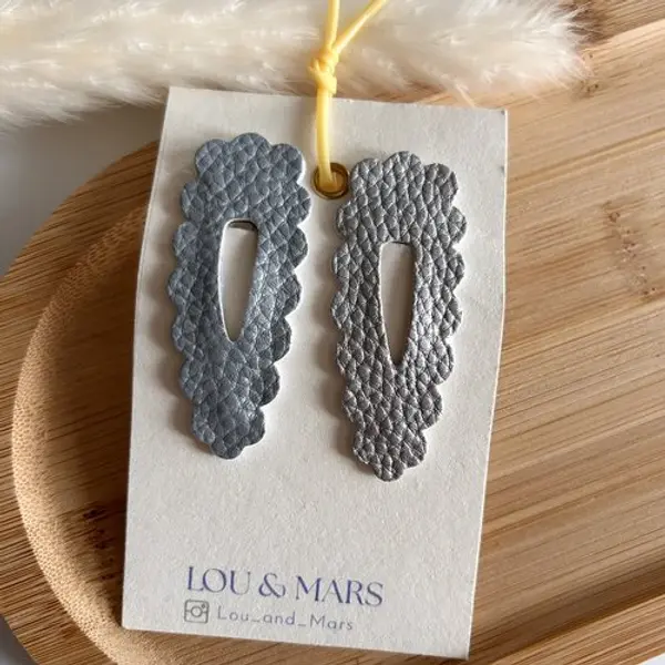 Lot de 2 barrettes en simili cuir 6 cm – douces et élégantes