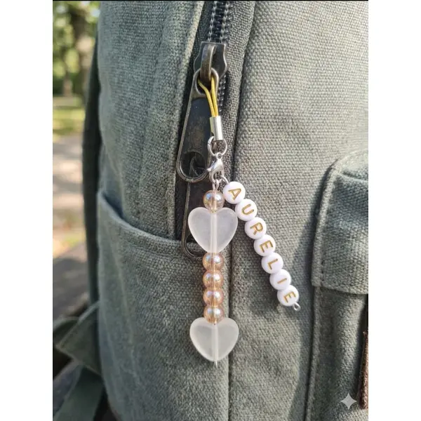 Porte-clés personnalisé en perles, prénom sur mesure, bijou fait main cœur et perles dorées