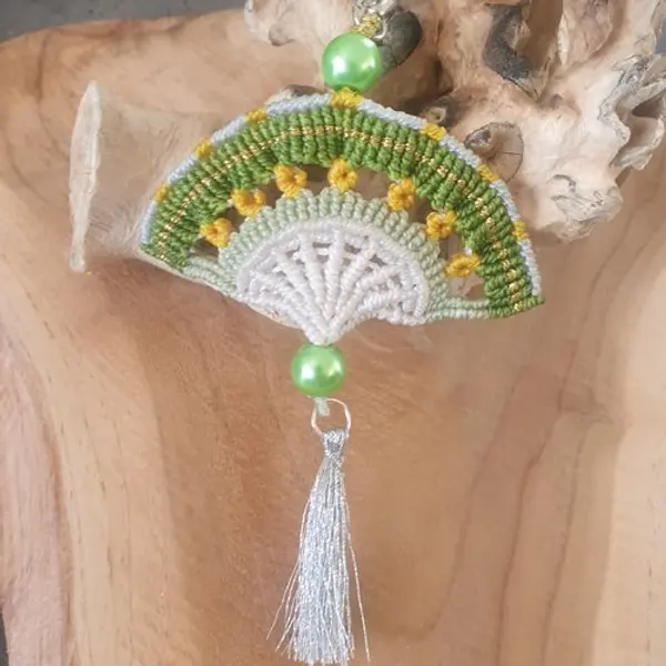 Porte-clés macramé eventail asiatique vert