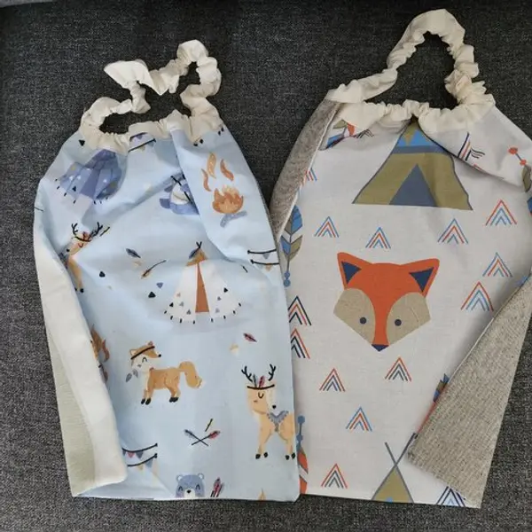 2 serviettes de table - grands bavoirs, serviettes cantine, maternelle, école, loisirs (thème : animaux et renard)