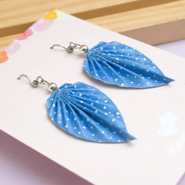 Boucles d'oreilles feuilles origami bleu, bijoux papier japonais, cadeau fait main femme