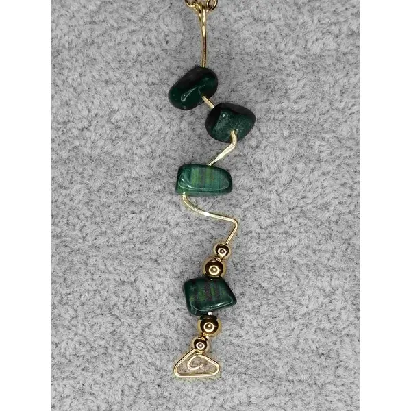 Collier mi-long et pierres séraphinite , et en malachite