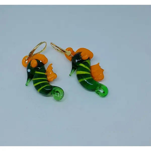 Boucles d'oreille dormeuses hippocampes en verre de murano et argent plaquées or
