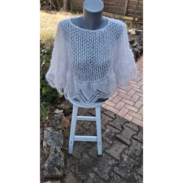Cape mohair et soie craie tricotee mains