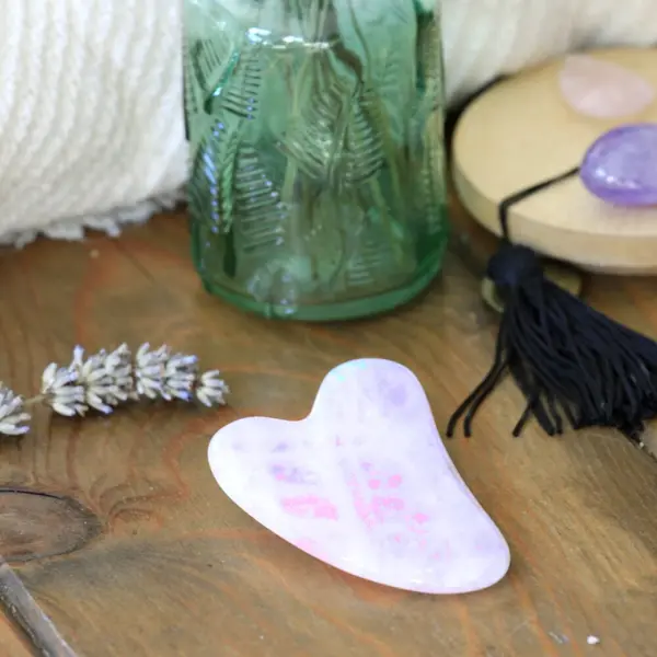 Gua sha massage du visage - jade et quartz rose
