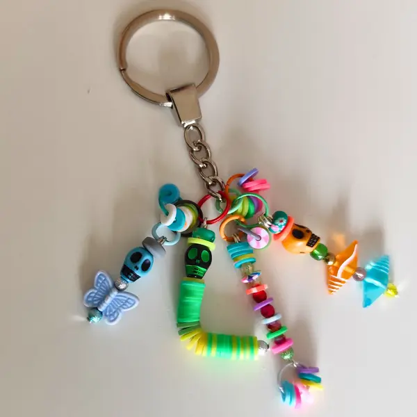 Porte cles halloween multicolore tête de morts bijou de sac décalé festif unique