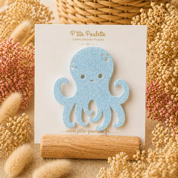 Broche pailletée pieuvre bleu ciel – bijou fantaisie fait main – accessoire veste pull – création artisanale française