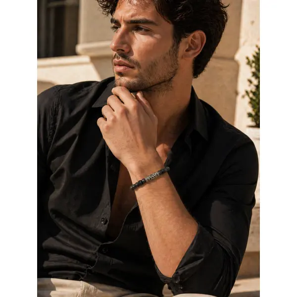 Bracelet ajustable masculin homme aventurier chic perle noire ronde forme tonneau pierre hématite naturelle perle centrale gravée