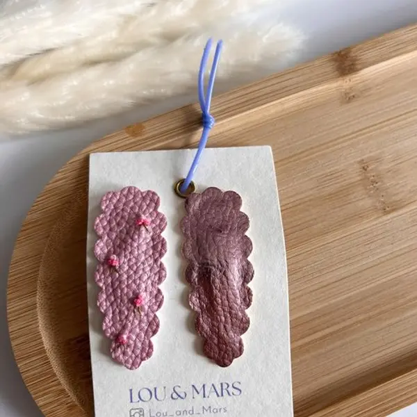 Lot de 2 barrettes en simili cuir 6 cm – douces et élégantes