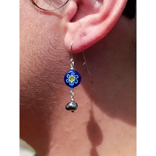 Parure boucles et bracelet assorti, keshis de tahiti et fleurs bleues sur argent 925 rhodié poinçonné