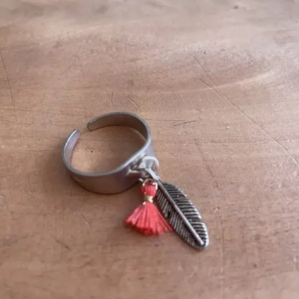 Bague réglable plume et pompon