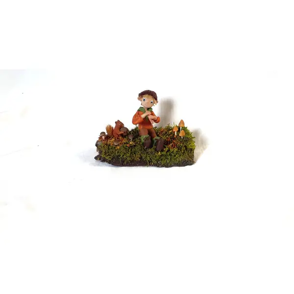 Lutin en pâte polymère, lutin et écureuil, scène féérique, figurine collection, univers forêt enchantée