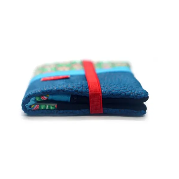 Portefeuille compact femme similicuir turquoise et tissu plumes de paons avec élastique