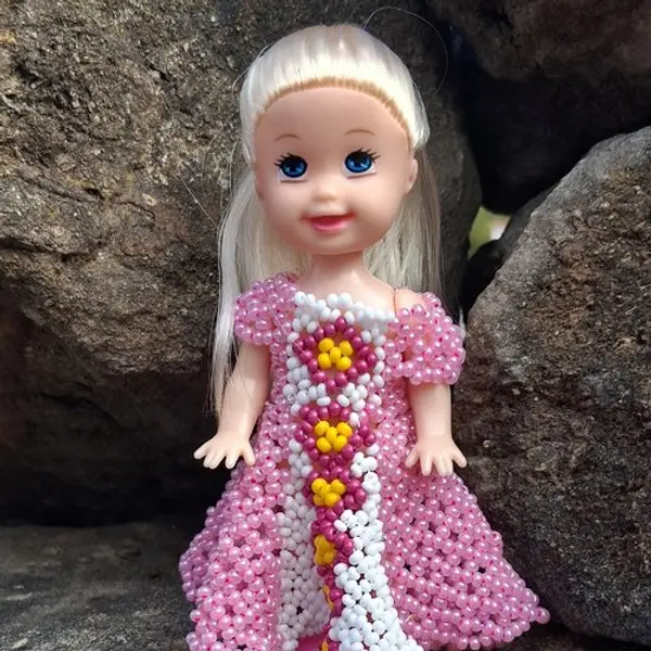 Princesse rose en perles – poupée décorative faite main