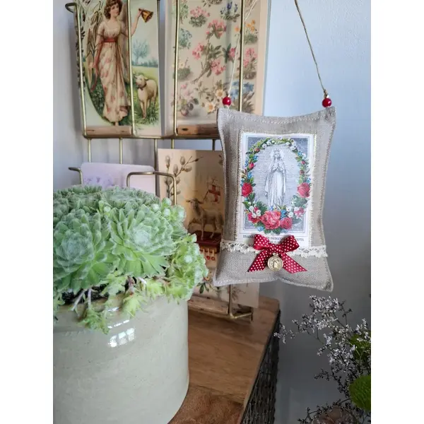 Coussin de porte ex voto vierge (n°1)