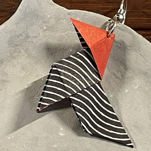 Boucles d'oreilles origami cocotte bleu marine vagues