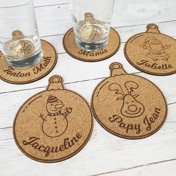 Dessous de verre / marque place personnalisé en liège pour table de Noël