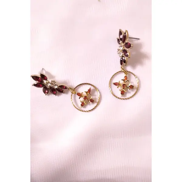 Boucles d'oreilles verre et acier inoxydable doré .