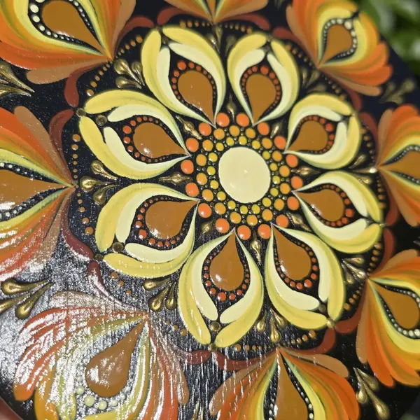 Boîte ronde en bois de manguier – mandala jaune, orange & bronze peint à la main - boîte à bijoux